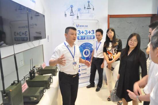 國家工信部無線電管理局、福建省工信廳等領(lǐng)導(dǎo)一行蒞臨北峰通信參觀指導(dǎo)
