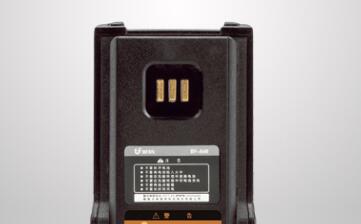 如何給對(duì)講機(jī)充電？